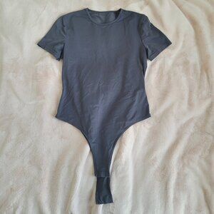 T-shirt grey bodysuit